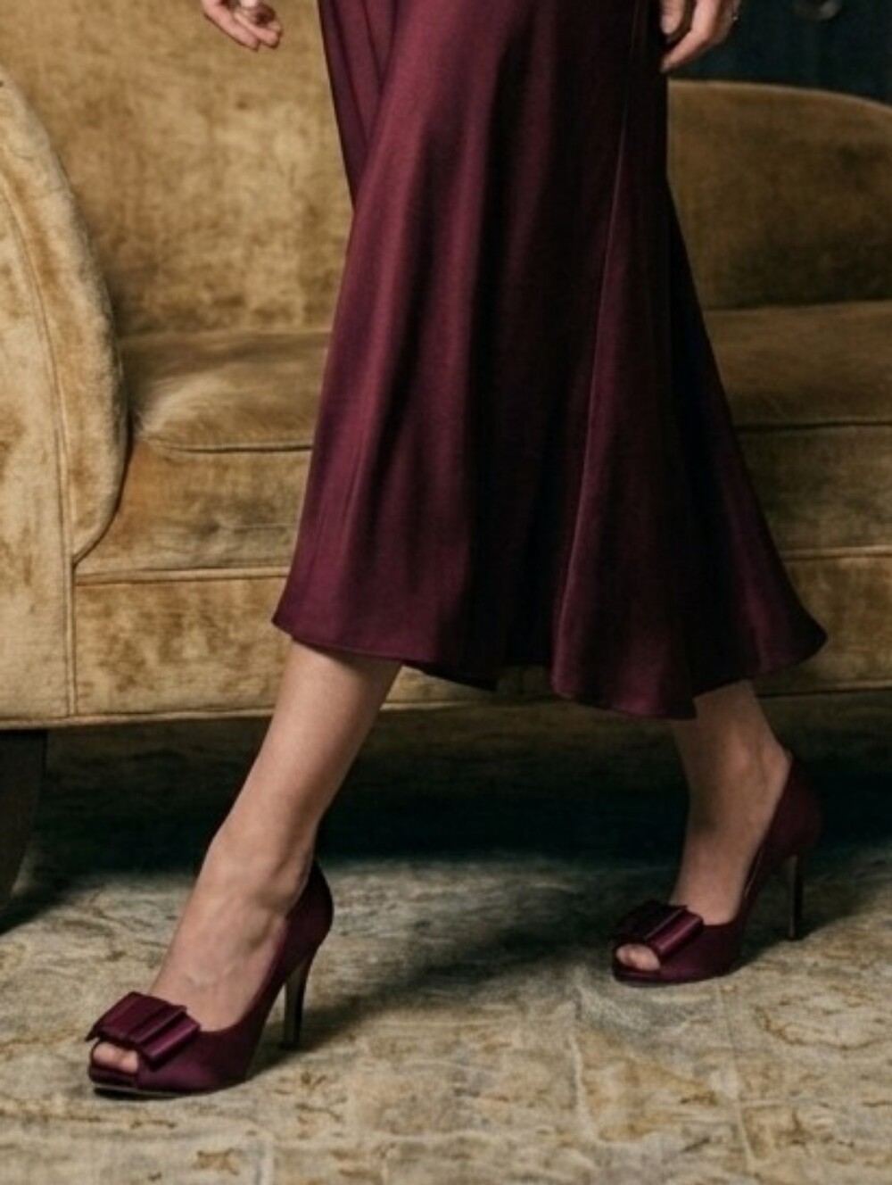 Nine West Satin Open Toe Bow Front Heels Evening Formal Wine Color